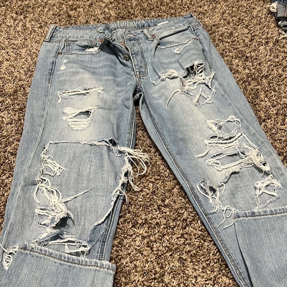 Distressed American eagle jeans tomgirl style